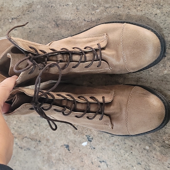 Boots - Picture 2 of 4